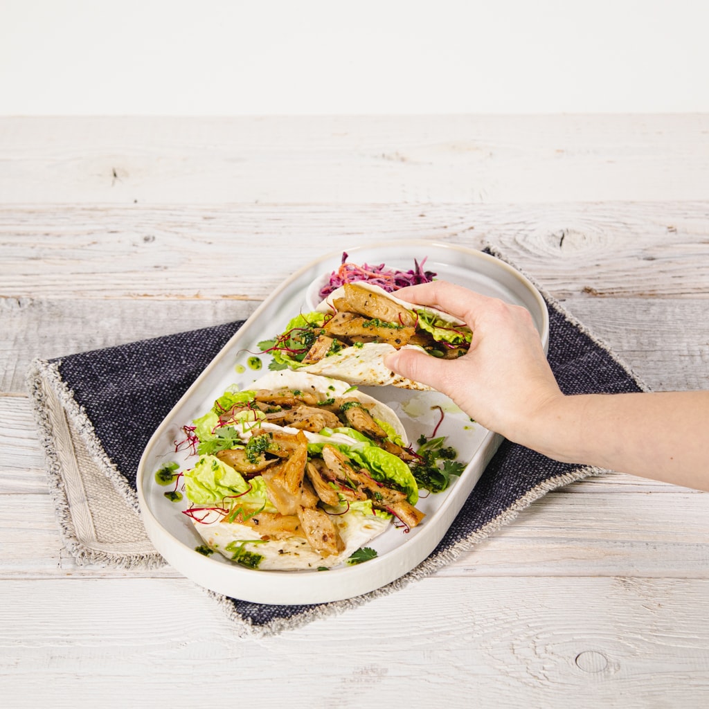 No Chicken Tacos mit Rucola Pesto, Bohnen Chips und Rotkraut Slaw